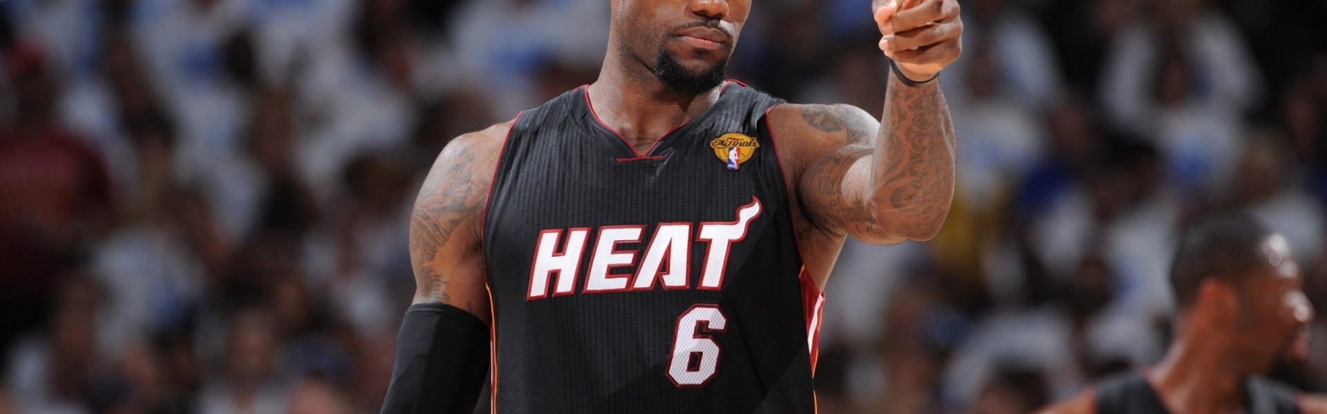 NBA交易窗口：湖人队升级阵容与快船队风波解析